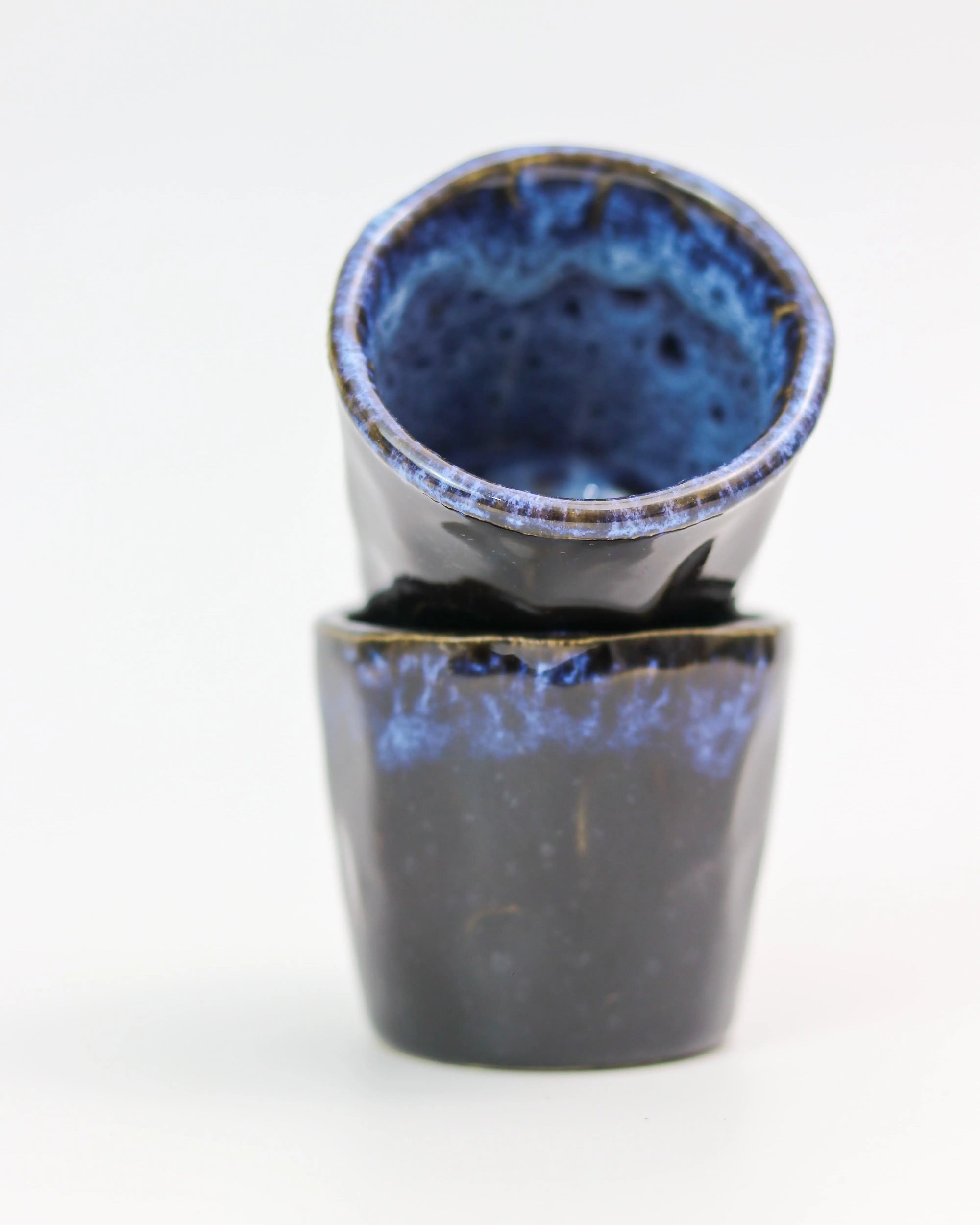 Lava coffee cup – ceramic in deep blue