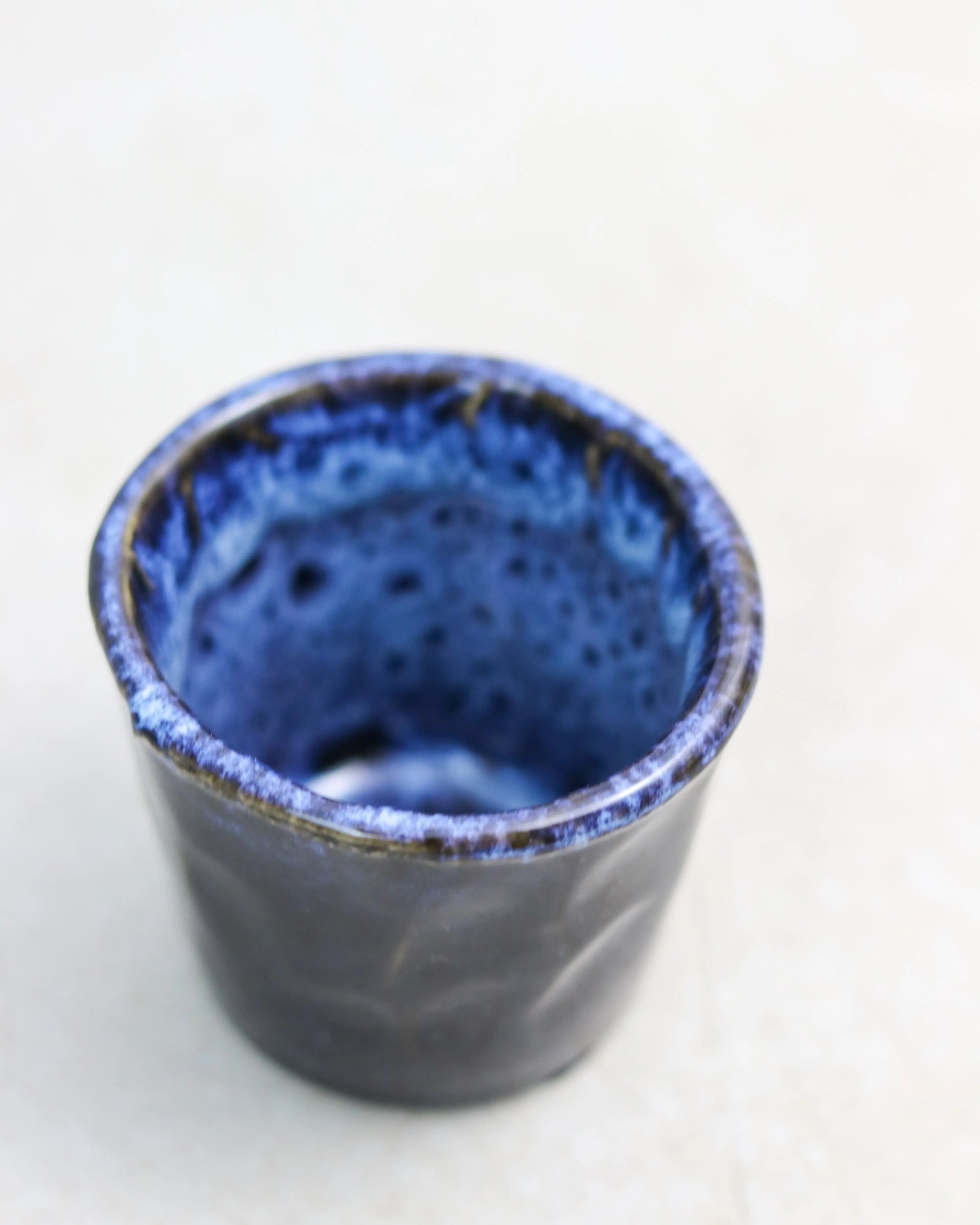 Lava coffee cup – ceramic in deep blue